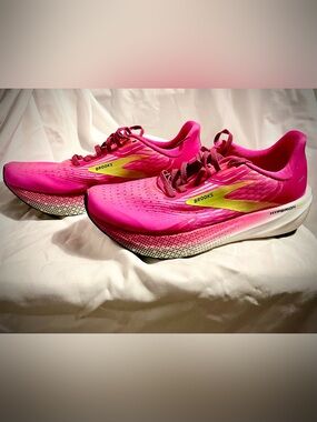 Brooks Hyperion Max Pink Running Shoes Lightweight Performance Sneakers Women’s
